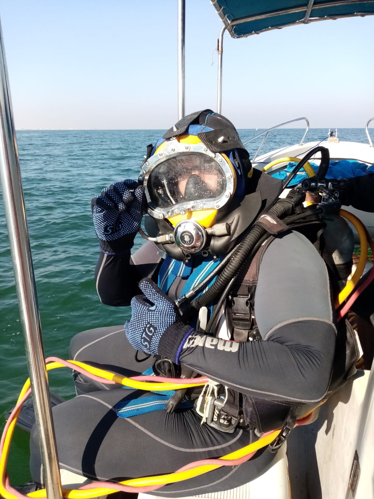 Diver ready for a pipeline dive