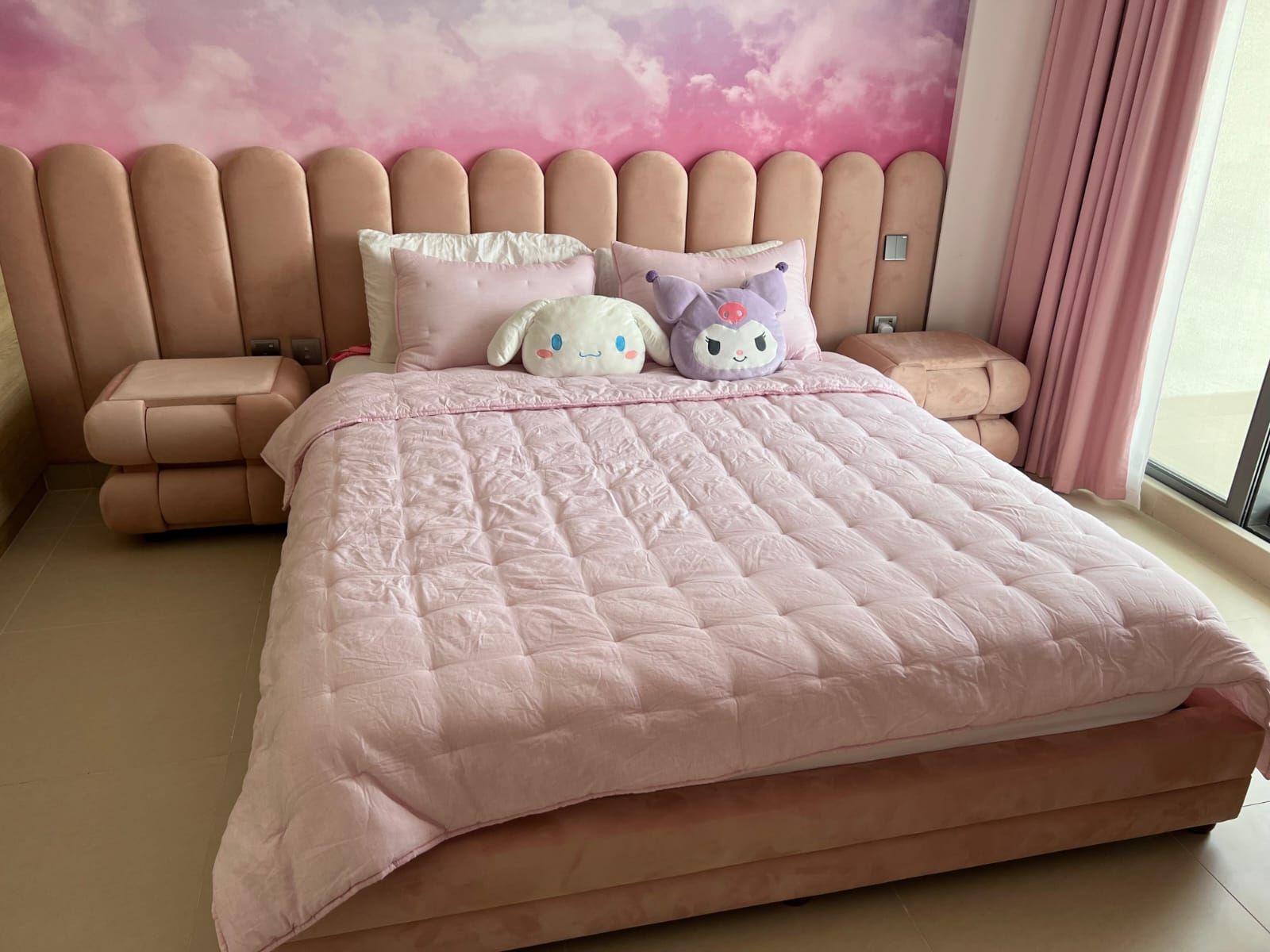 Kids' Bedroom with Wall Headboard – Design 12