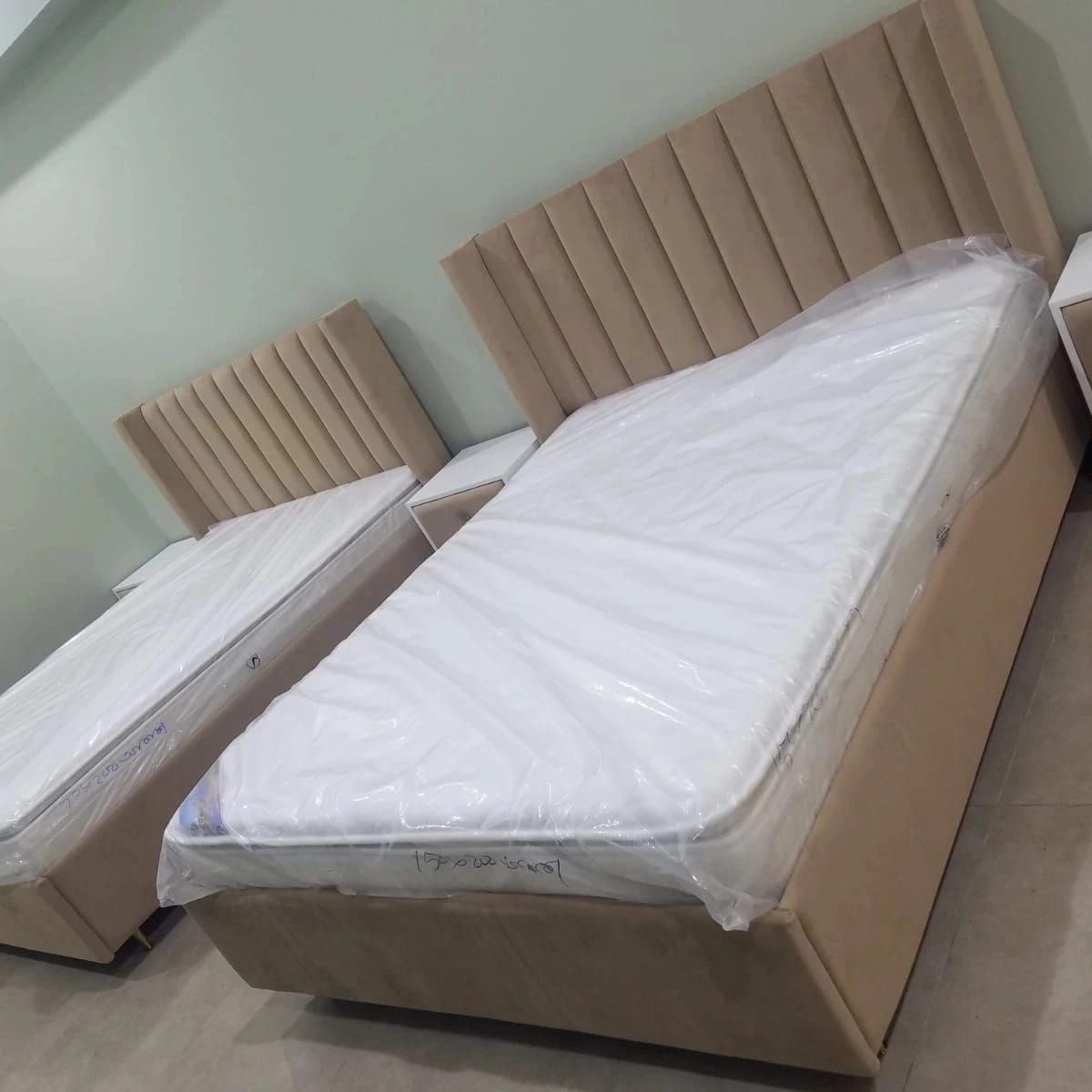 Kids' Bedroom with Wall Headboard – Design 19