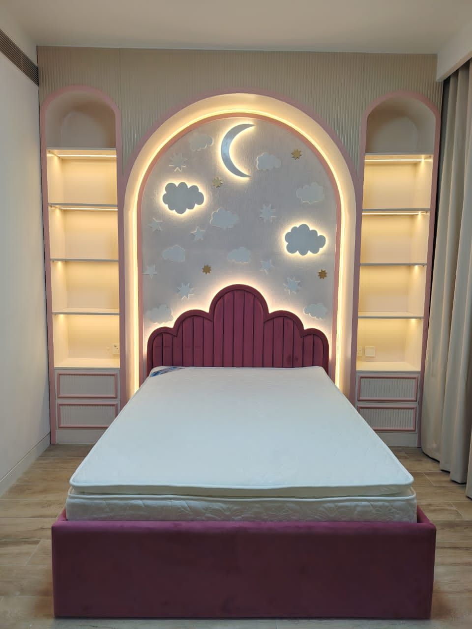 Kids' Bedroom with Wall Headboard – Design 4