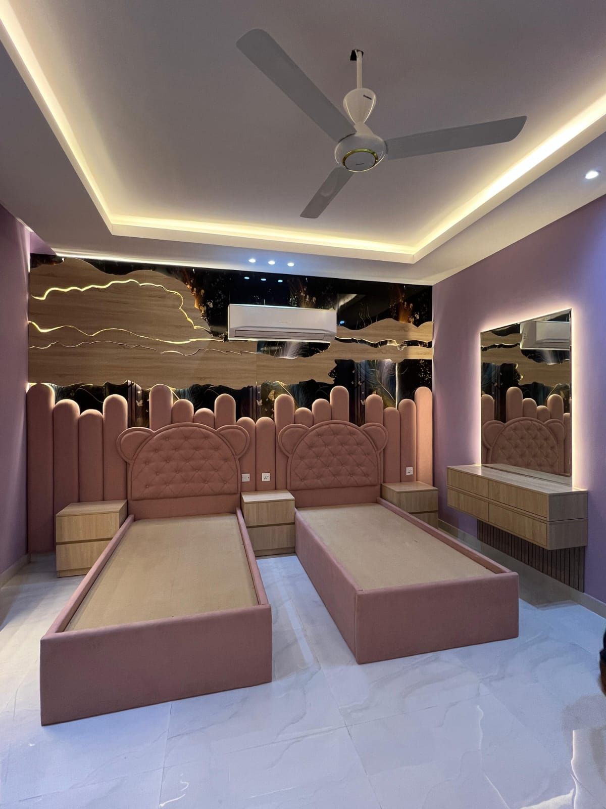 Kids' Bedroom with Wall Headboard – Design 7