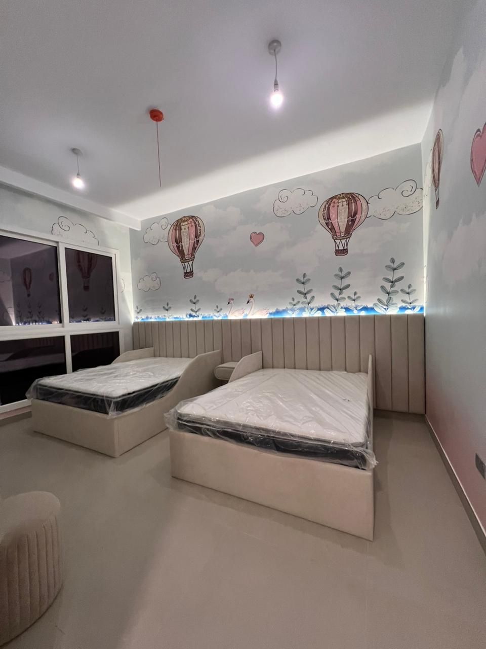 Kids' Bedroom with Wall Headboard – Design 8