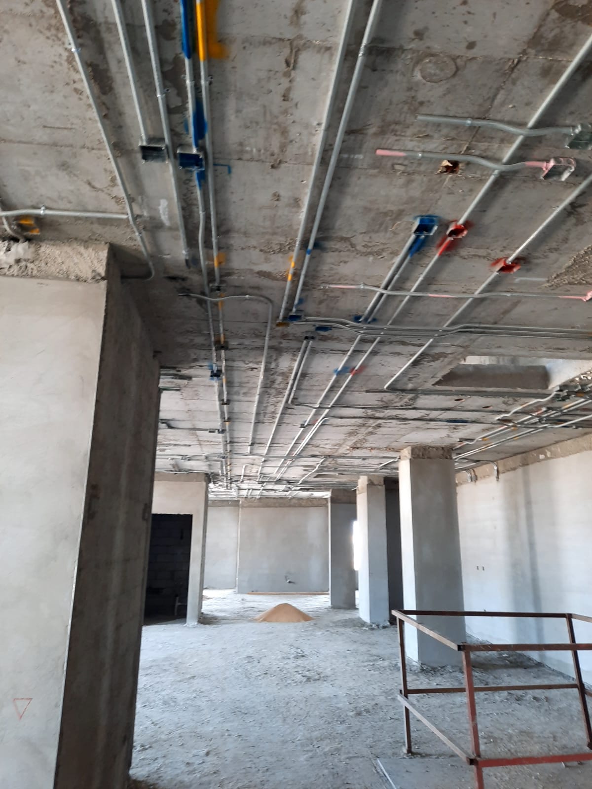 ceiling conduit open floor
