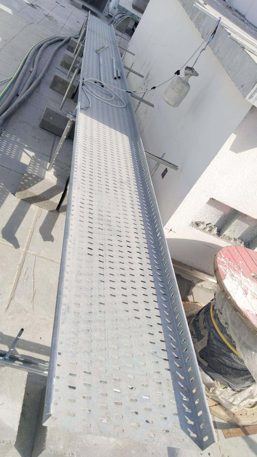 rooftop cable tray run